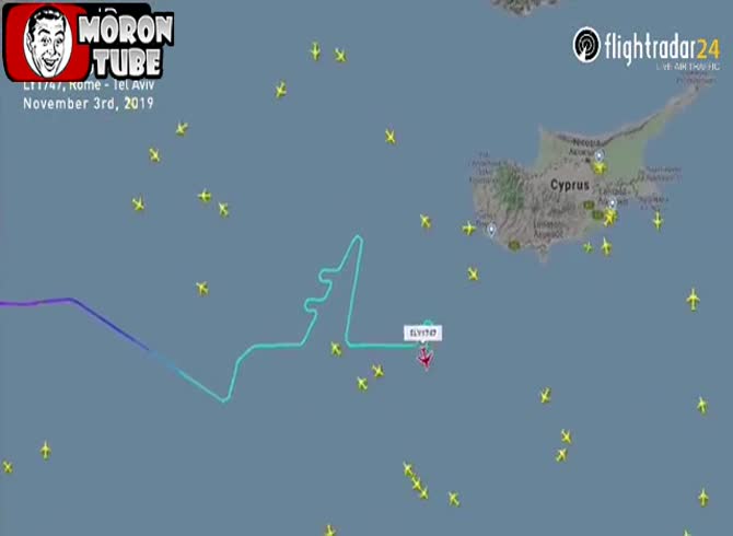 Video :An airplane is drawn in the sky by a pilot